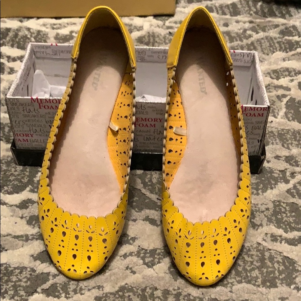 Wanted yellow flats size 8